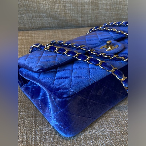 AUTH CHANEL VELVET VELOUR BLUE WITH GOLD HW CLASSIC DOUBLE FLAP CHAIN BAG m/l - Picture 3 of 16
